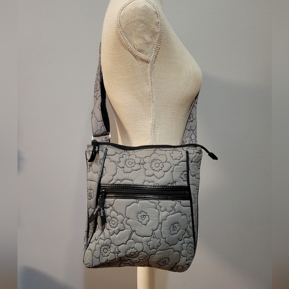 thirty-one Handbags - Thirty-One organizing crossbody shoulder bag quilted gray and black poppy